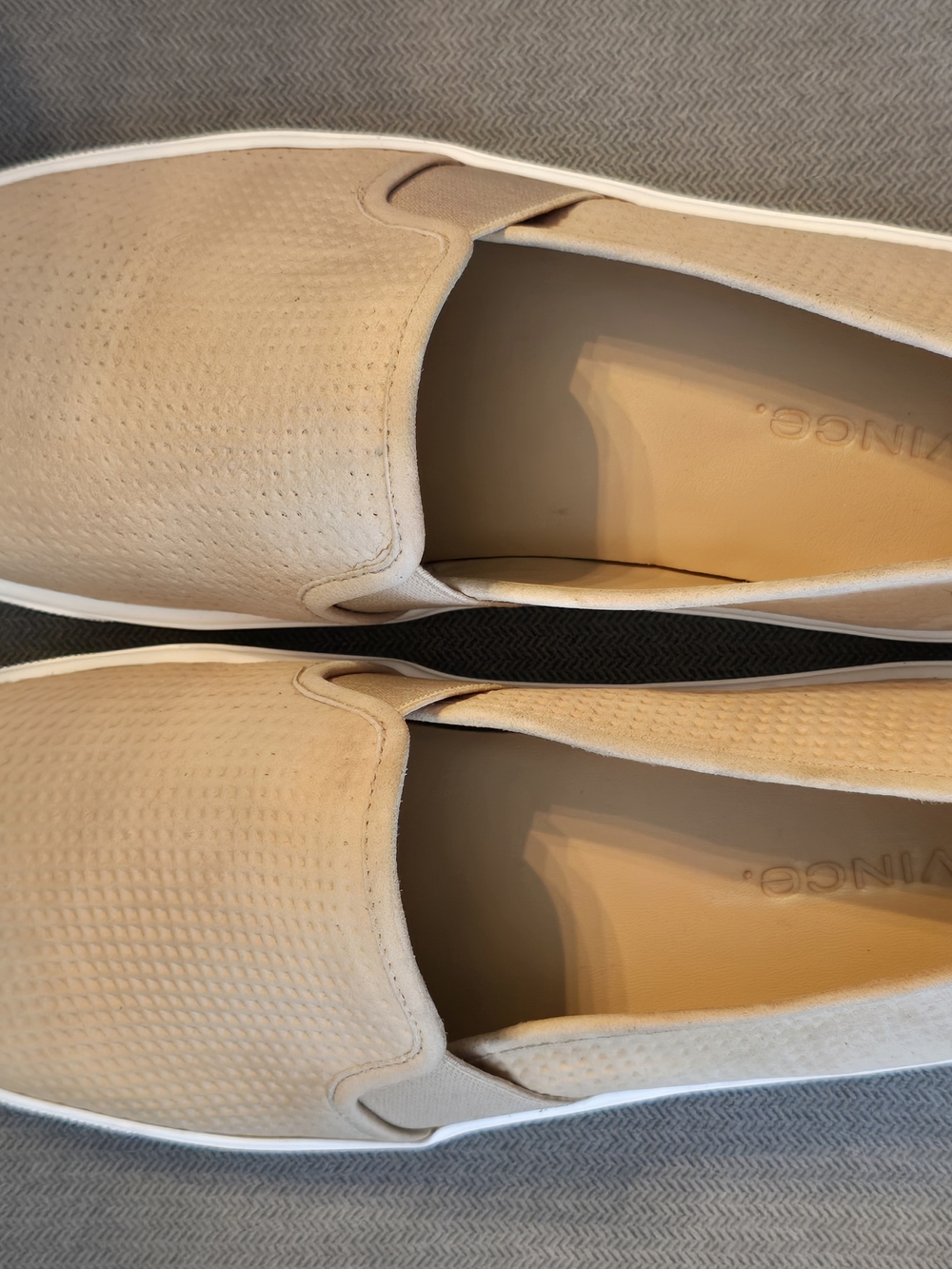 NWOB Vince Slip-On Women's Casual Sneakers in Beige - 6.5 - Picture 3 of 4